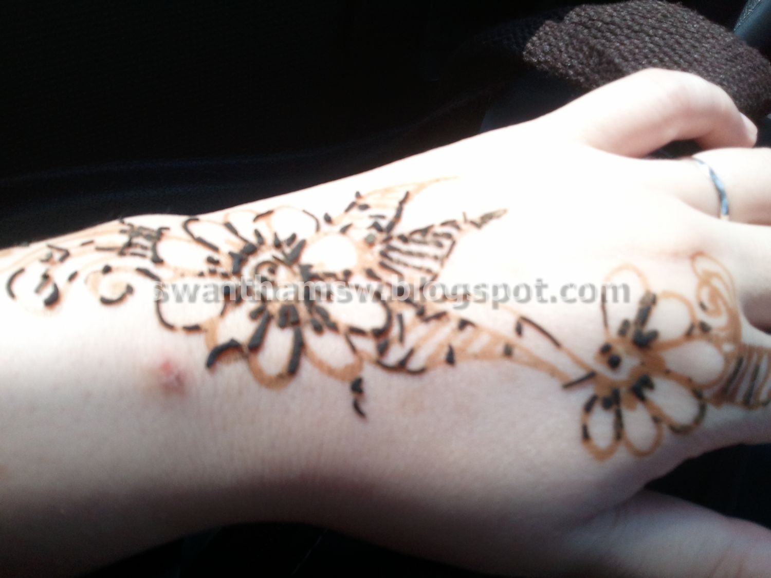 why are henna tattoos not permanent why are henna tattoos not permanent